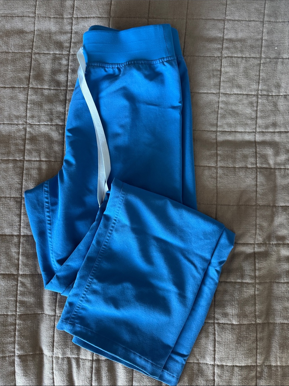 Figs women’s Livingston straight scrub pants
